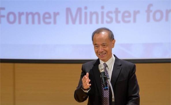 终于有人说出了大实话！新加坡前外长杨荣文曾经说：不要看美国动不动就威胁中国、制裁