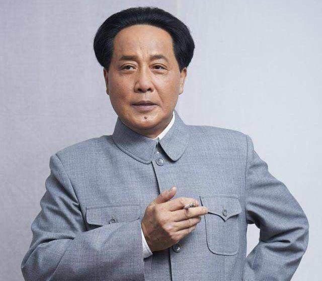 王霙坚持做毛主席的特型演员多年，在长征路上重现伟人风采，他说这条路他要走一辈子！