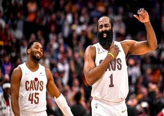 快船老板鲍尔默把那份写到2027年的巨星计划书，直接撕了。他们送走哈登，