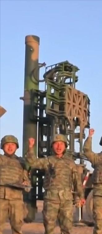 官媒首次报道，红旗九C实弹射击，这个防空营派出两辆发射车，分别搭载一枚九C导弹参
