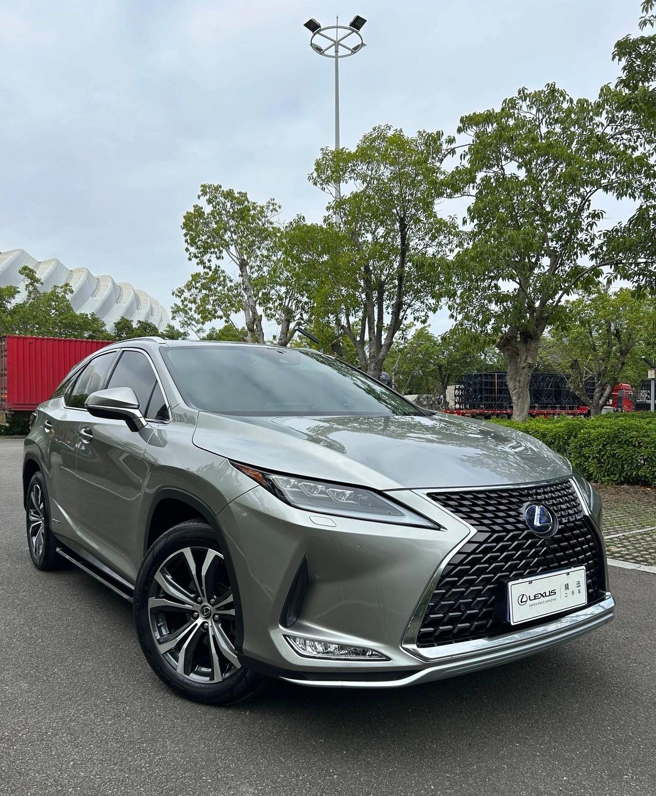 22万买台二手雷克萨斯RX，是精明的低调还是过时的选择？朋友发来几张银灰色雷克萨