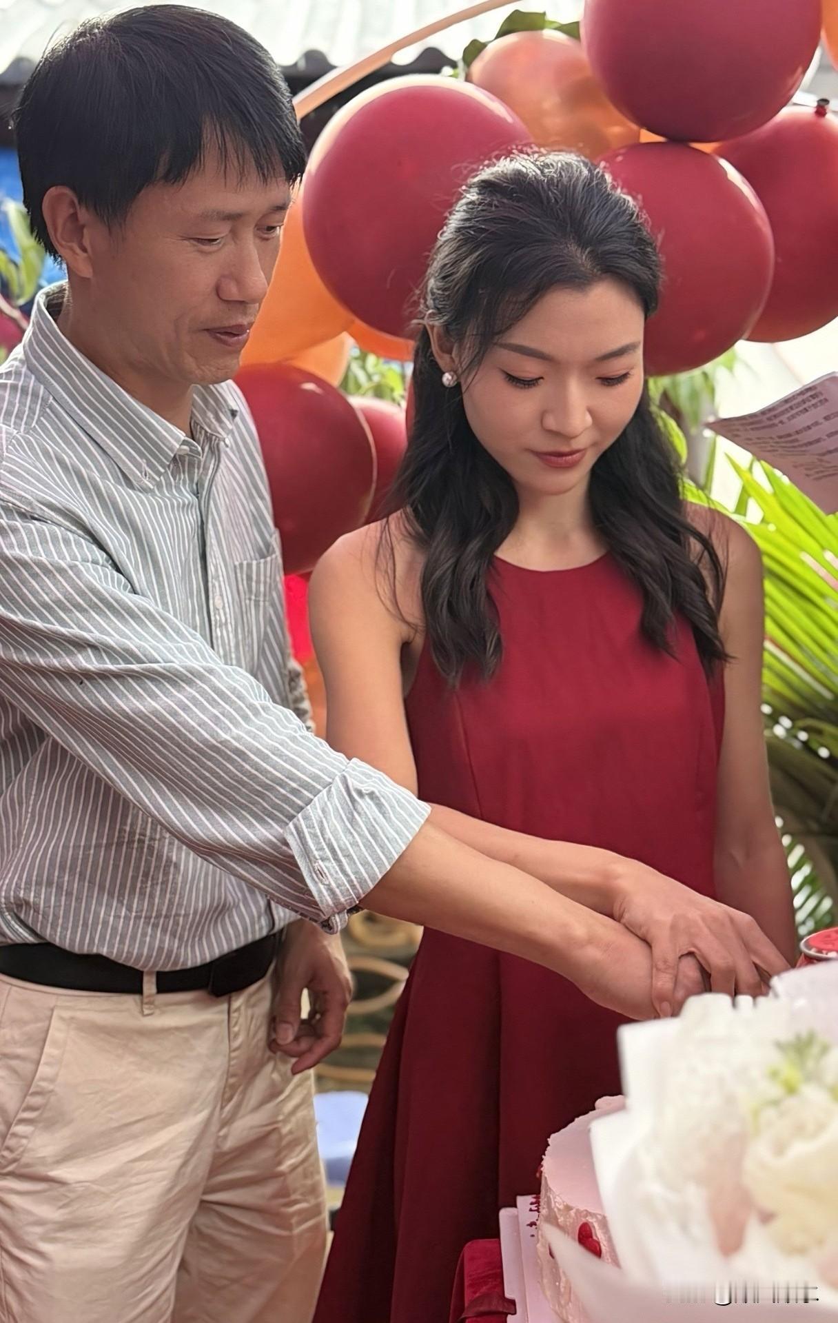 00后新娘嫁70后新郎，亲戚朋友都说年龄不合适，她却说：我嫁的是爱情，不是年代！