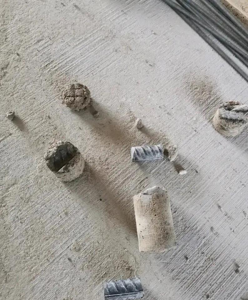 这房子还能住人吗？粗心的空调工钻空调孔时把了承重墙的钢筋打断了好几根，这房子