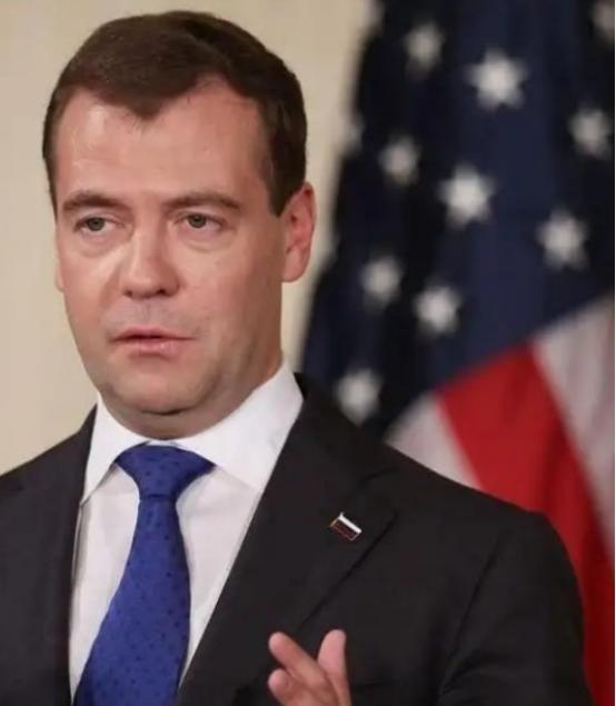 梅德韦杰夫：一旦战败，就用核弹攻击4个国家，让世界进入末日，将动用战略核武器针对