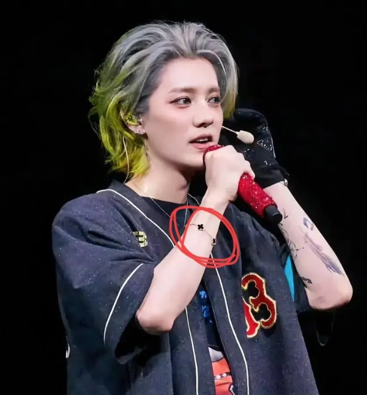 鹿晗真的变了，他不装了！关晓彤和王安宇在白玉兰红毯漫舞鹿晗却在演唱会说了这样