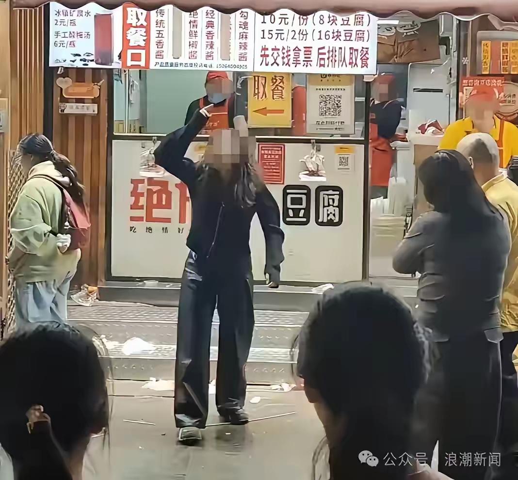 “周扒皮都甘拜下风！”山东济南，一女子大年初五要回杭州上班，想跟父亲吃顿饭，就在