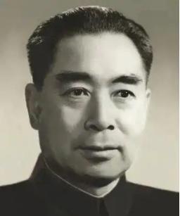 1960年，周总理请溥仪吃饭，席间，溥仪看了一旁的女子好几次，周总理注意到后，就