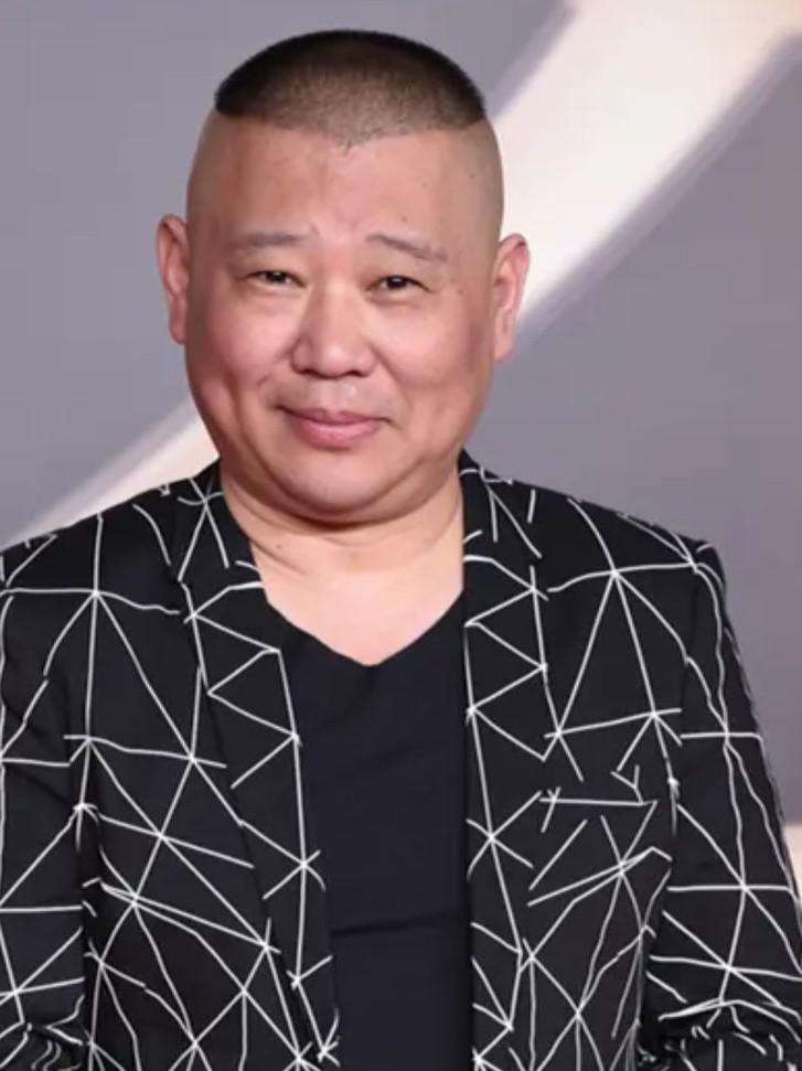 德云社郑好炮轰“寄生”主播顽皮哥！昨天郑好直播时喊话顽皮哥：郭德纲交不起房租的时