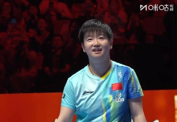 她笑了，另一个哭了。知道莎莎能赢，没想到赢得这么艰难。有多少人跟我心情