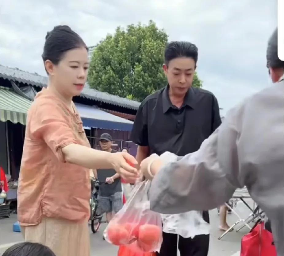 柴桑大姐：给他们机会他们不要，非要一条道走到黑，那只能成全他们啦！柴桑大姐说：