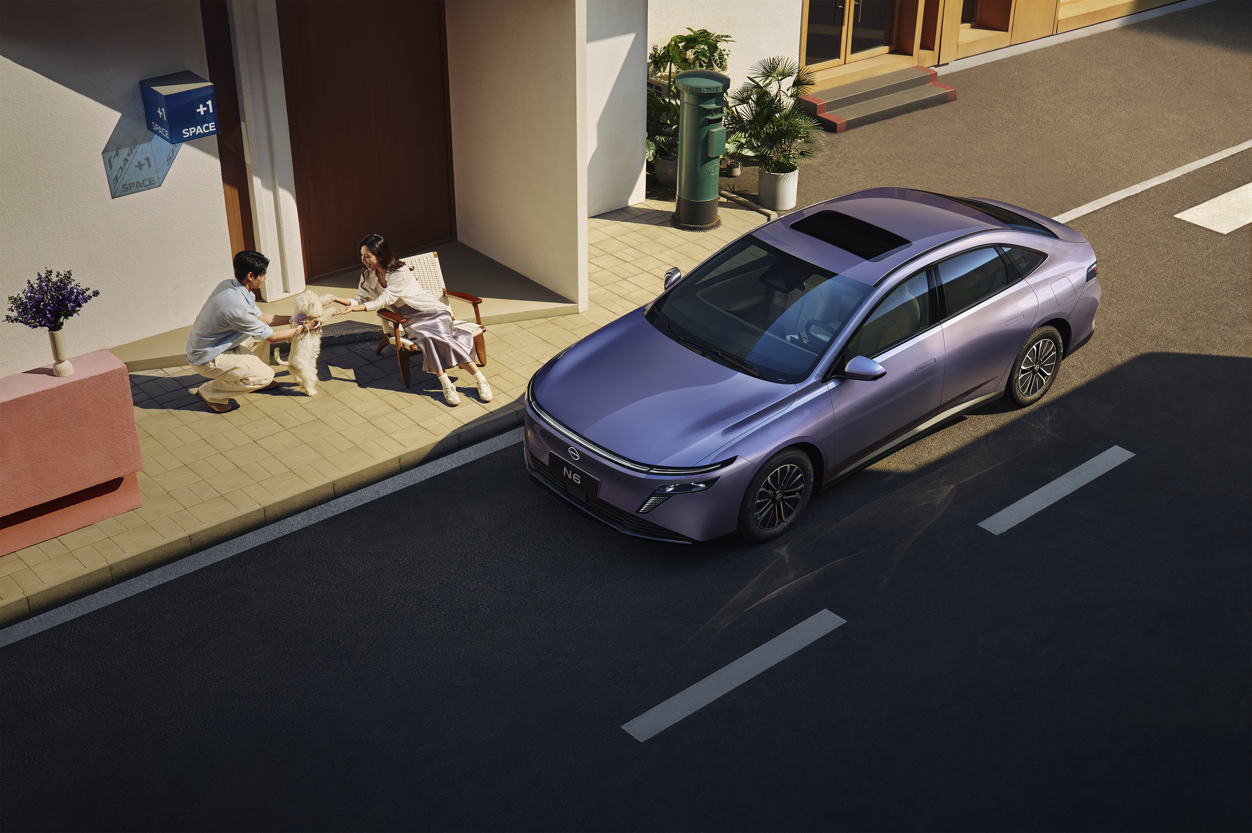 仔细看一看日产N6还是很有意思的，作为“为年轻家庭而来的最美插混家轿”，它确