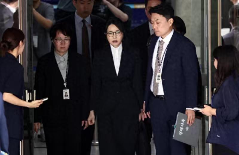 金建希可能要“安全”了，当地时间12月15日，特检组突然表示，没有任何证据证明金