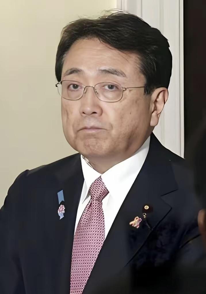 日本这回真急了！3月13日，日本经济产业大臣赤泽亮正突然表态，说私营企业正