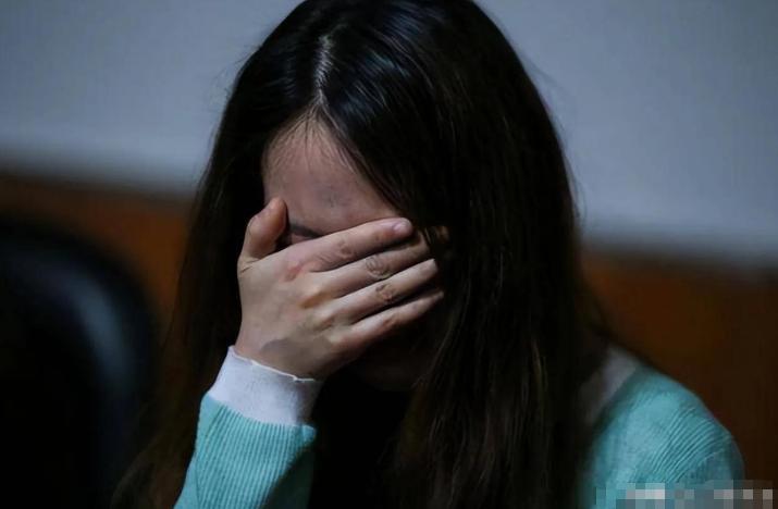 “想白嫖？”上海一名男子的遭遇，在网上引发热议。男子暗恋一名女子许久，主动展开追