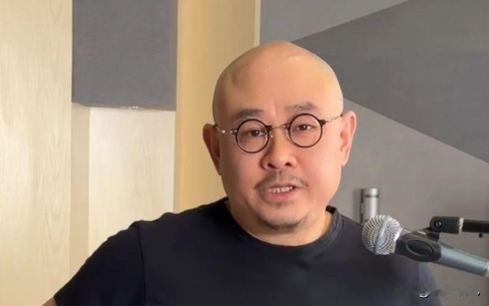 媒体一:刀郎被过度高估甚至神话媒体二:不要对刀郎鸡蛋里挑骨头歌手刀郎近日再