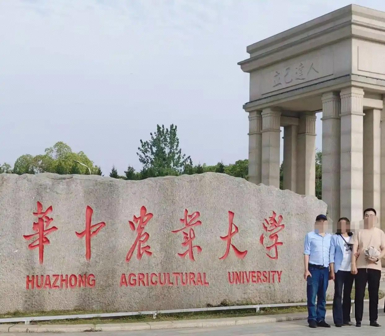 11月10日，武汉市洪山区公安分局的一则警情通报，让“华中农业大学学生溺亡”事件