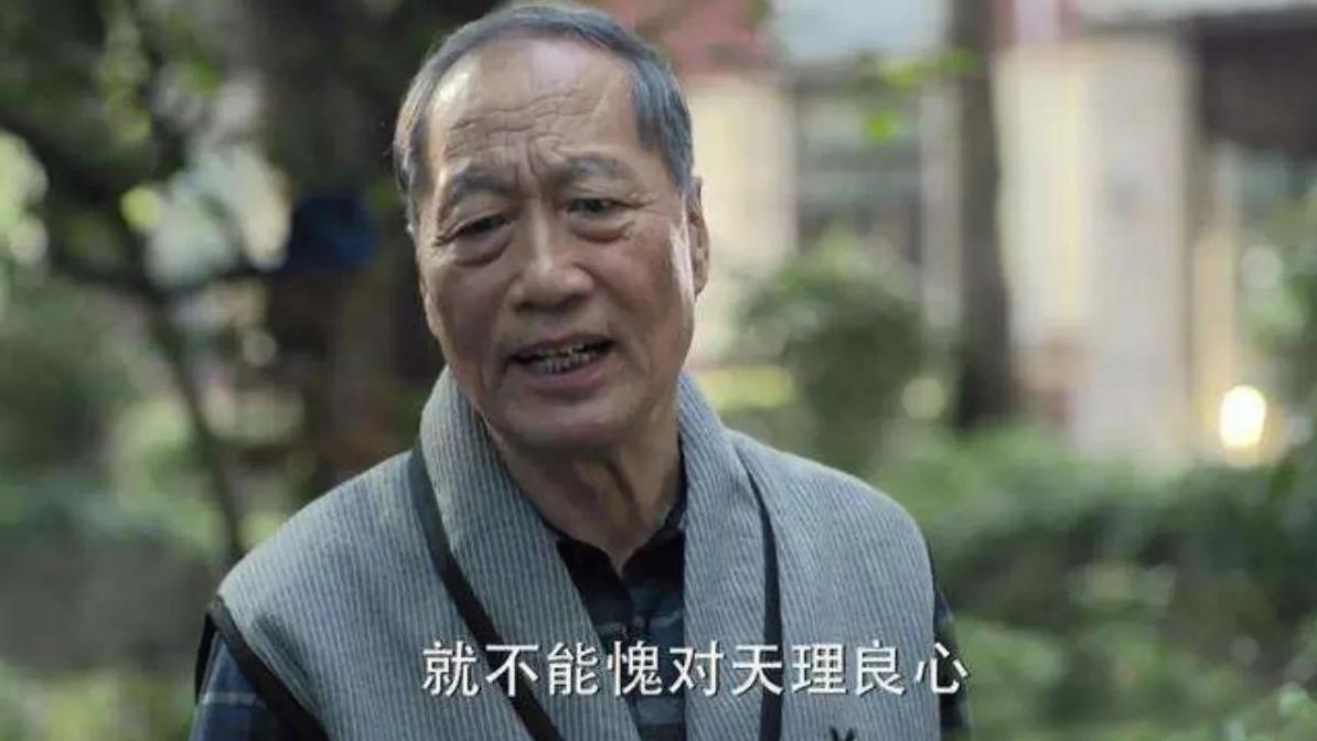 陈岩石是老革命，他还当过检察长，陈岩石的儿子陈海是反贪局局长。如果不出意外，陈海