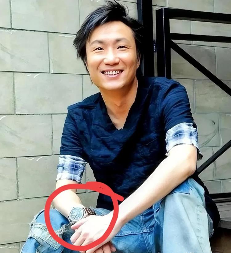 阿sa在家要笑出声了吧，因为她那每月只给8000抚养费的抠搜“爹宝男”前夫郑中