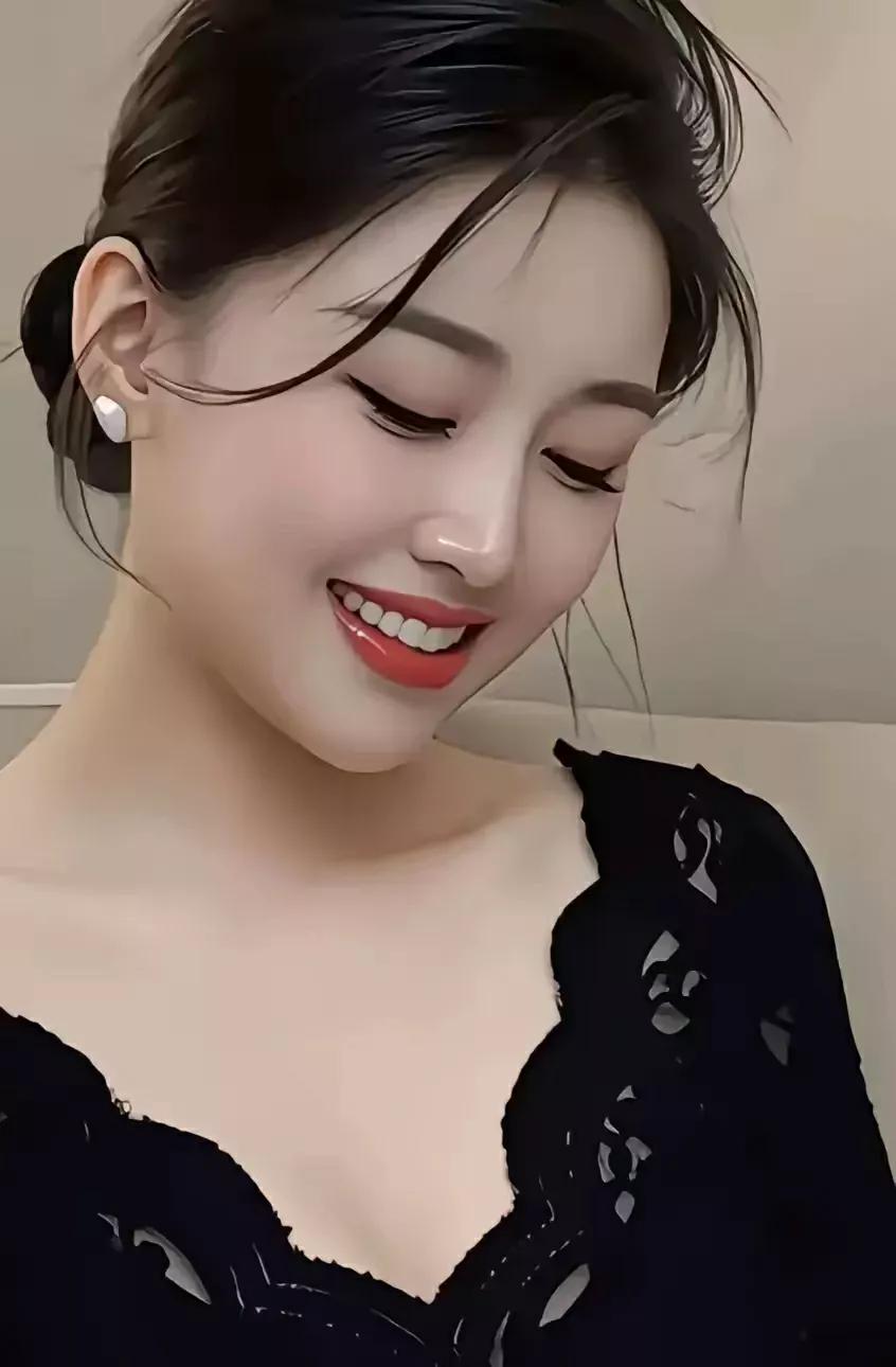 甜美笑容，优雅黑裙，尽显迷人魅力！😊✨