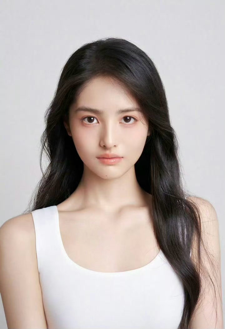 周星驰官宣星女郎雪野挺好看的但是感觉没什么记忆点长的没有特色以前的星女郎看