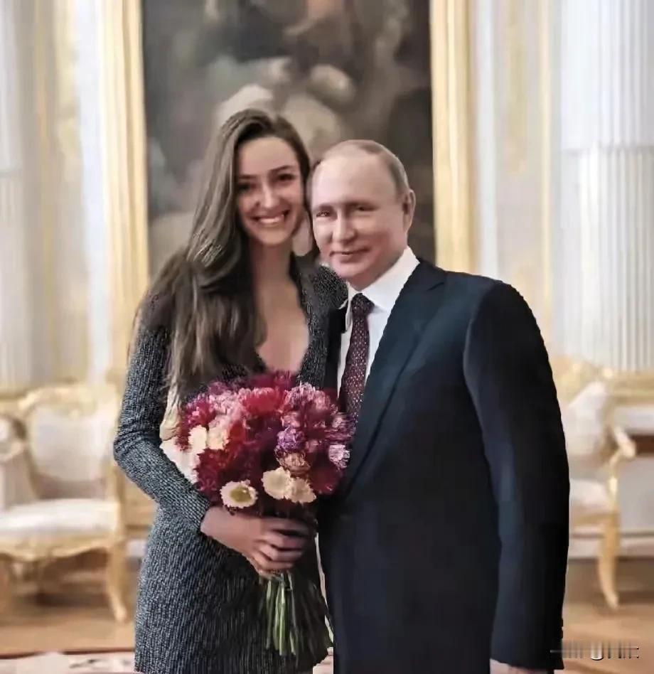 73岁，硬汉大帝普京，突然官宣恋爱了。理由简单粗暴：一见钟情。这一出，简