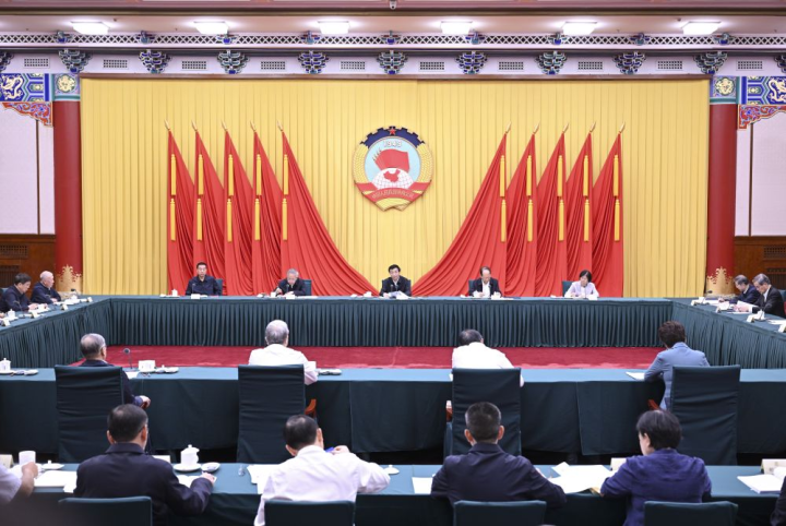 王沪宁主持召开全国政协主席会议