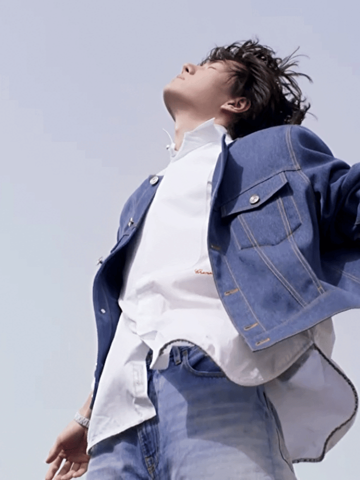 王一博GQ封面预告王一博的天台梦境，与之前的天台转圈遥相呼应，回首过往，这是一条