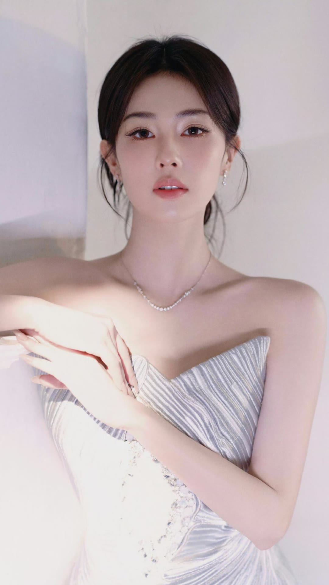 白鹿，本名白梦妍1994年9月23日出生于中国江苏省常州市，中国内地影视女演员