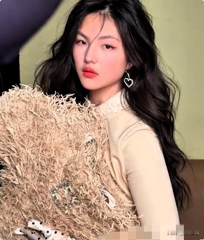 刚特意去扒了王诗龄那个国际绘画金奖，不扒不知道，一扒真让人哭笑不得——这奖居