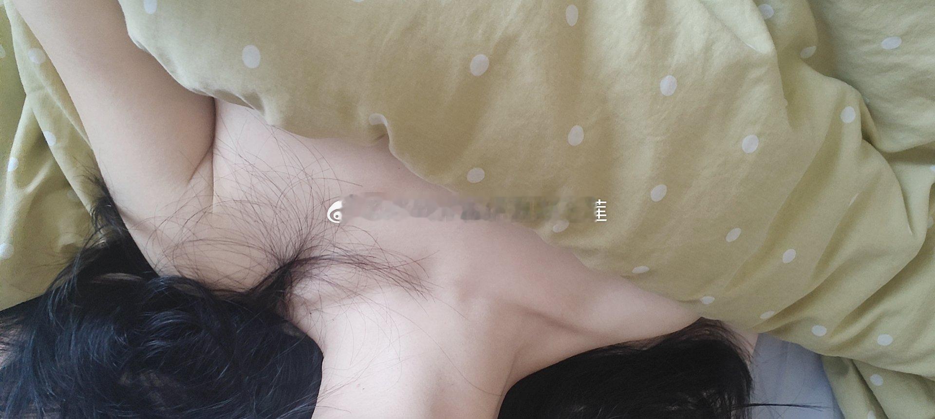 本来说换衣服准备去做牛马🐰刚一脱就躺被窝里了[比心]​​​