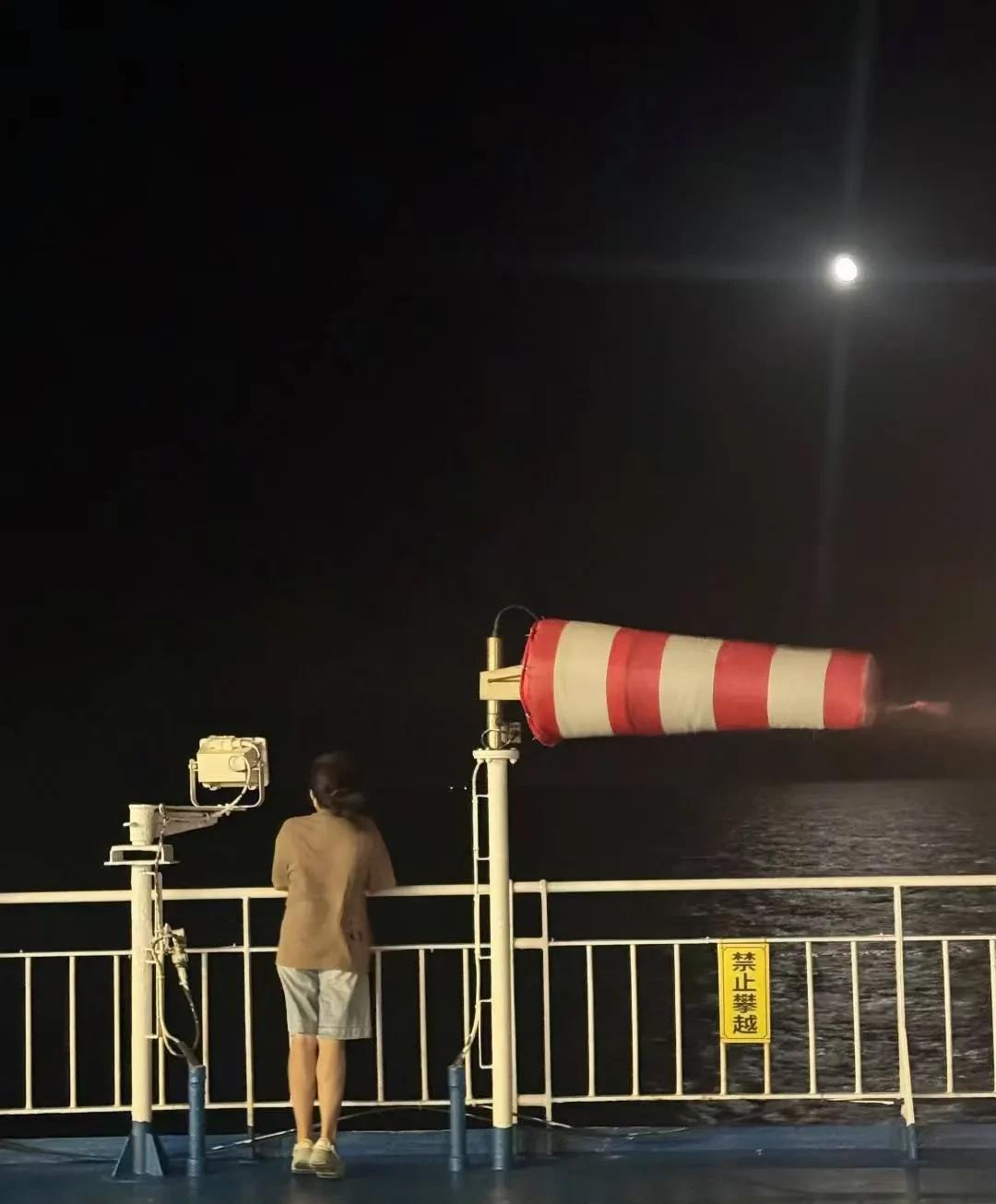 体制内的女干部非常不容易，人在职场，一定要保护好自己，懂得自重、自爱。在反腐的