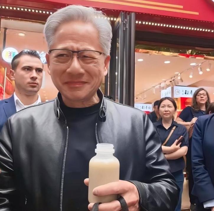 很多人不理解，为什么黄仁勋作为英伟达创始人，最后只剩3.5%的股份？ 5月，
