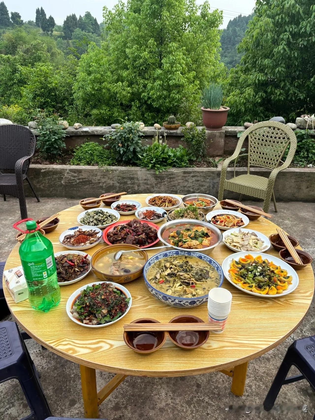 昨天和老公回乡下看舅舅，才真正懂了：最贵重的待客，从来不是有钱，而是舍得。