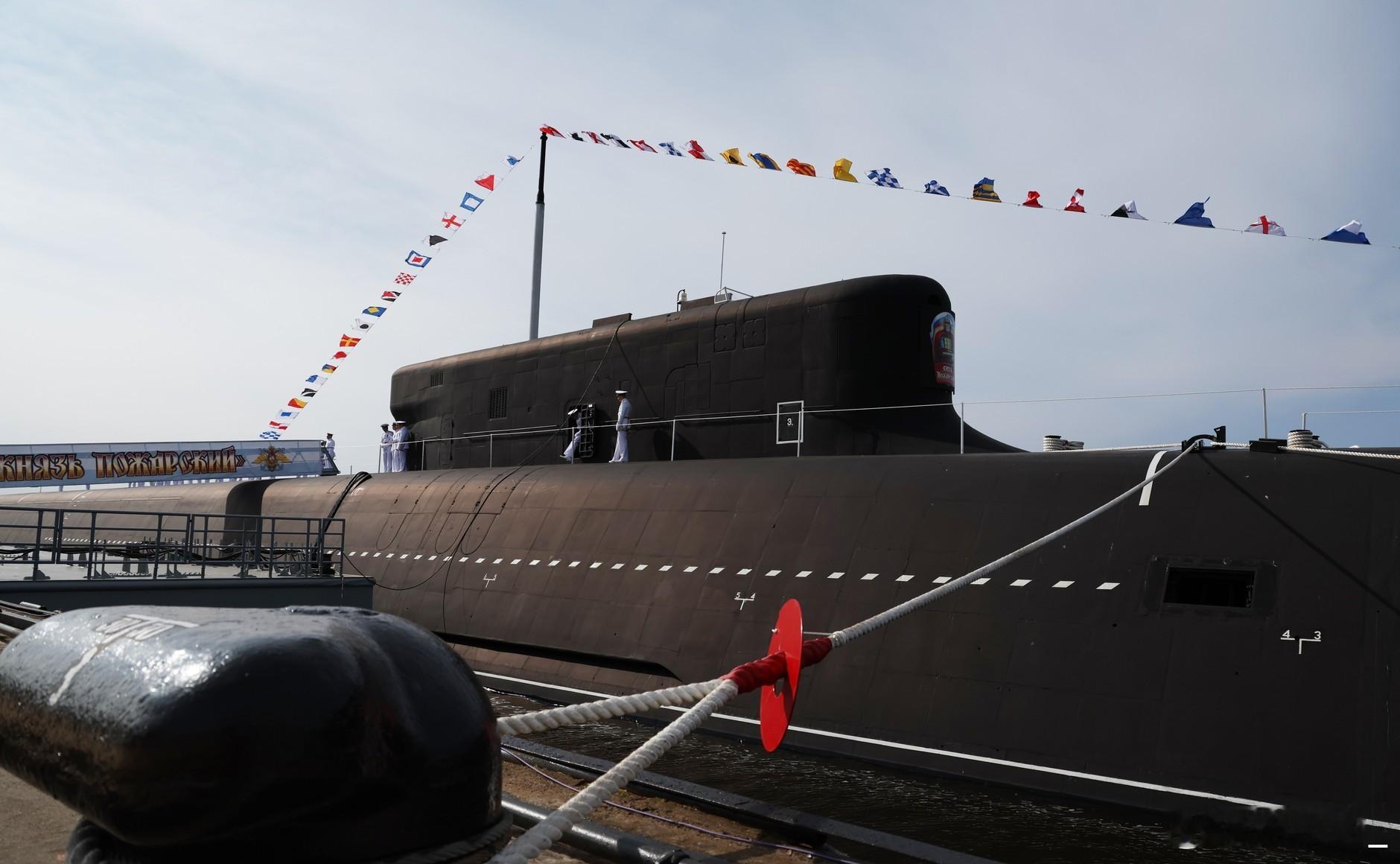 K-555“波扎尔斯基大公”号战略核潜艇昨天在北德文斯克造船厂举行服役仪式。此艇