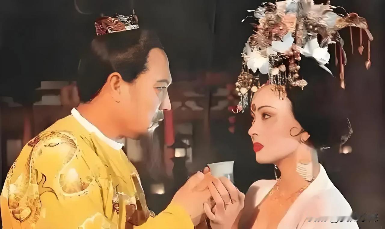 621年，李世民率唐军攻破洛阳，正检视府库，麾下将士来报：“殿下，有一貌美寡妇求