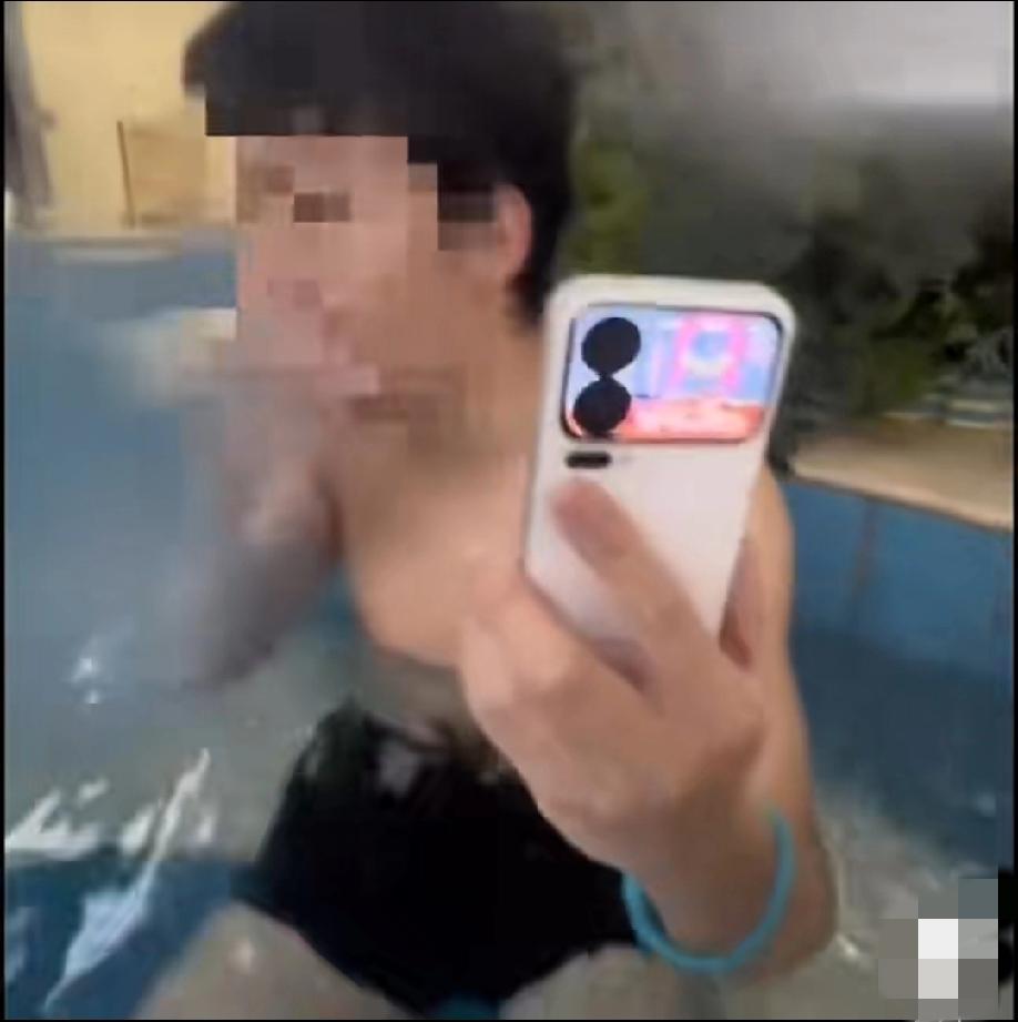 小米铁粉，刚开始还在炫耀小米防水多厉害，嚷嚷着让“小米打钱”，下一秒就被打脸了…