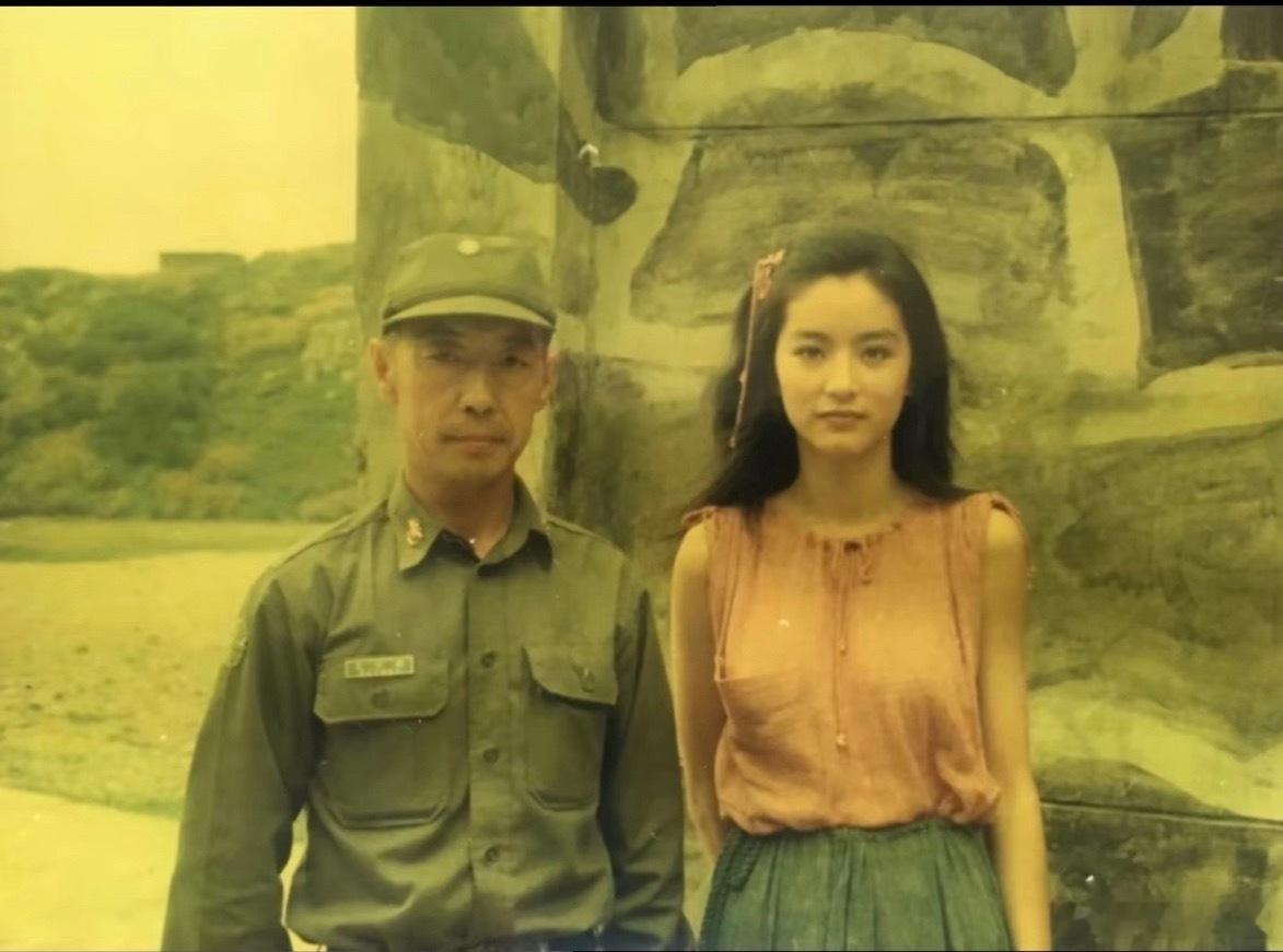 林青霞早期的合照，她的颜值放到现在什么水平啊？