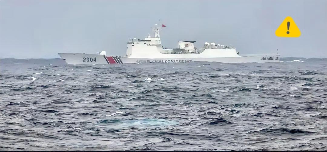 6月2日上午11时，台“海巡署”对外披露实时海上动态，大陆海警2304舰驻守兰屿
