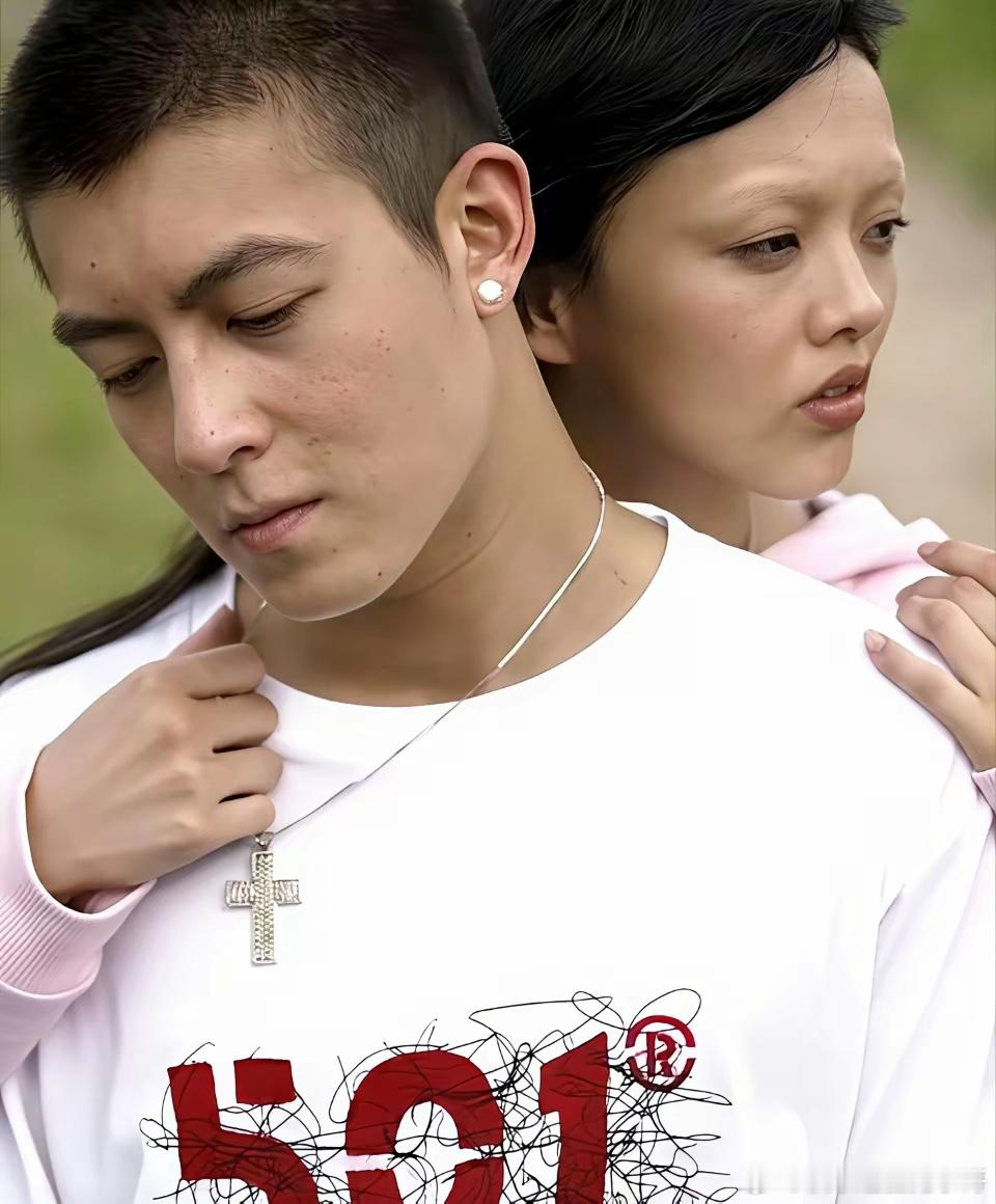 陈冠希以前拍广告，模特颜值一言难尽，怪不得陈冠希都不笑！！！