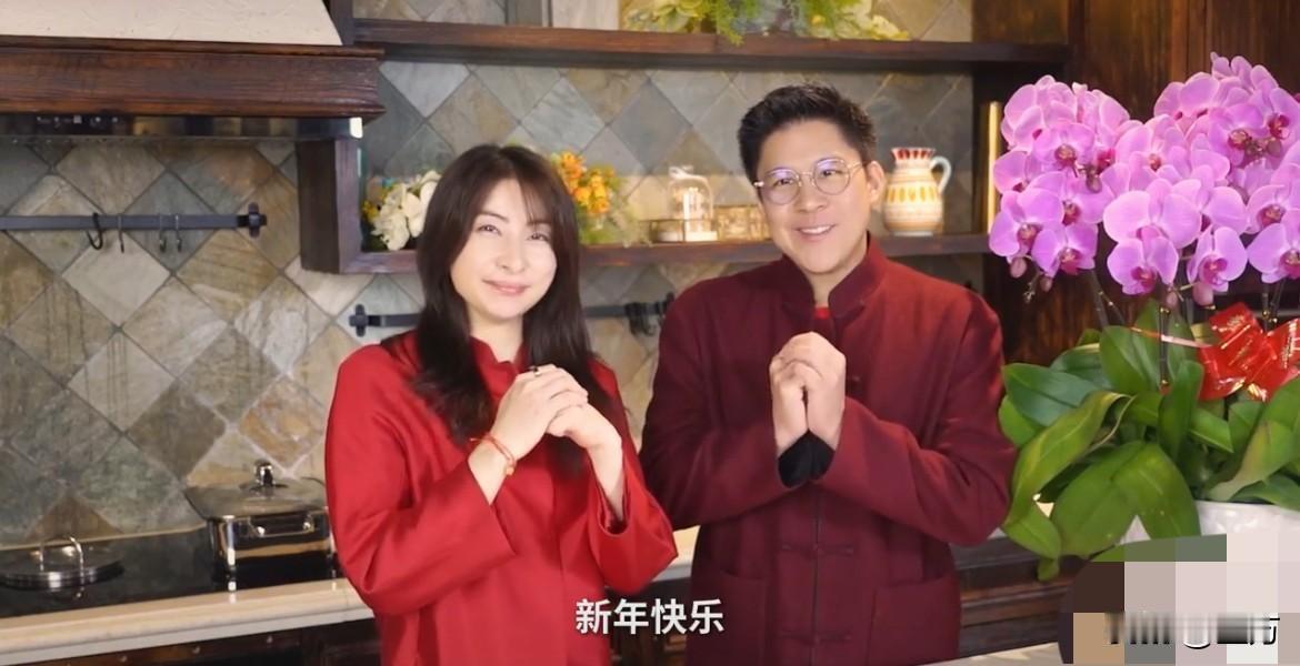 郭晶晶霍启刚给大家送祝福了！就是刚才，郭晶晶通过自己的个人社交网络，与霍启刚