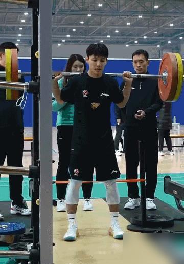 徐杰25个深蹲引爆CBA：1米83的“永动机”如何用汗水凿穿地板