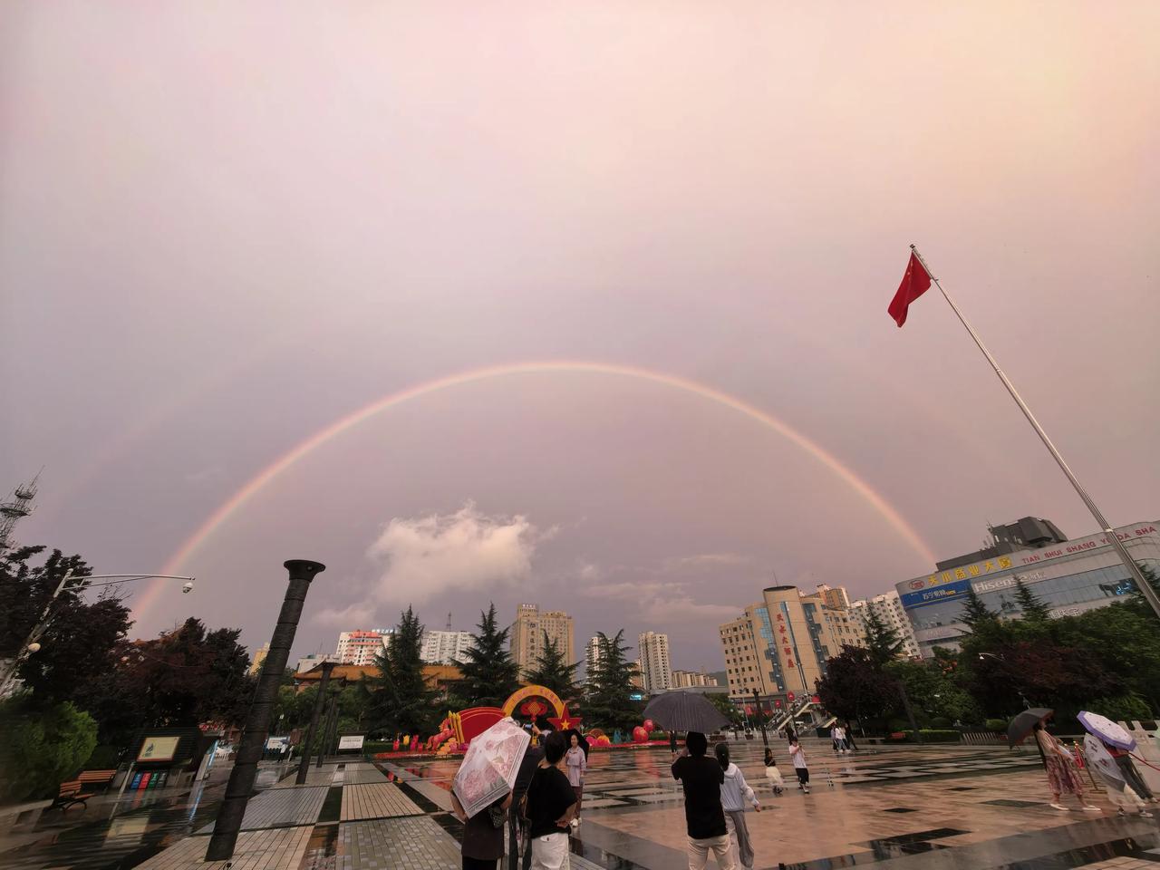 我有场内基金，也有场外基金，可朋友们都说场外基金不好。可我觉得场外基金挺好的