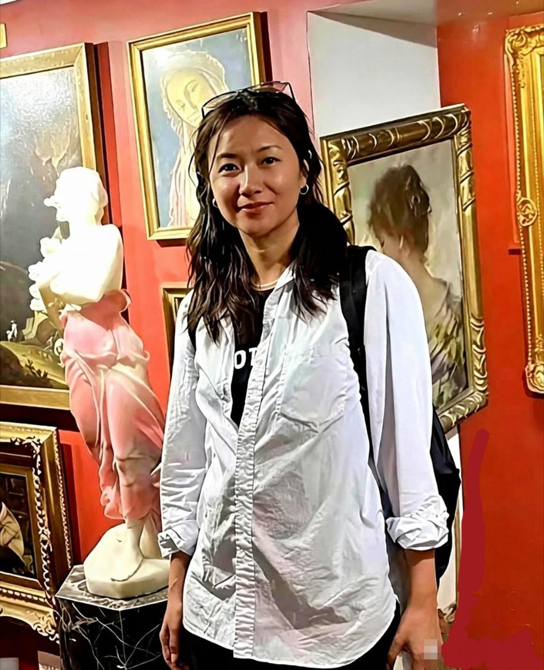 记录者超话记录者超话51岁的徐静蕾如今住在洛杉矶，开着一家不怎么赚钱的中文书店