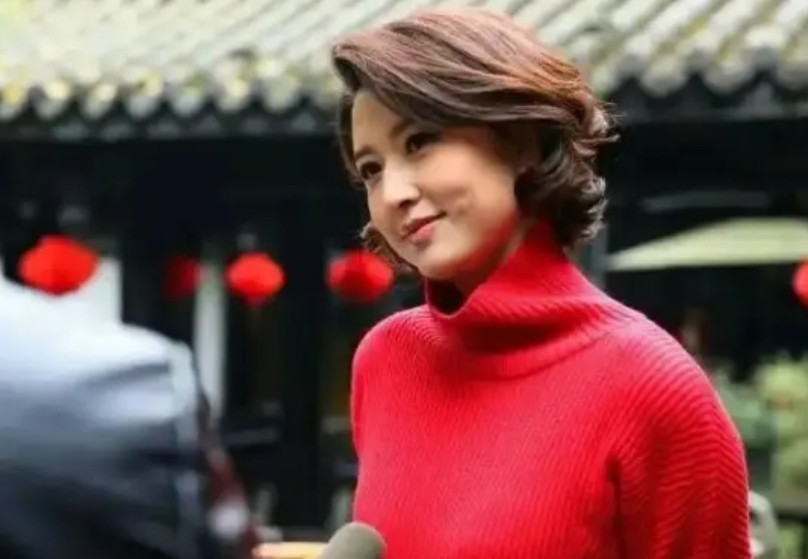 2013年，毕老师把34岁的主持人张蕾，介绍给了54岁的富商王吉财，并劝张蕾：对