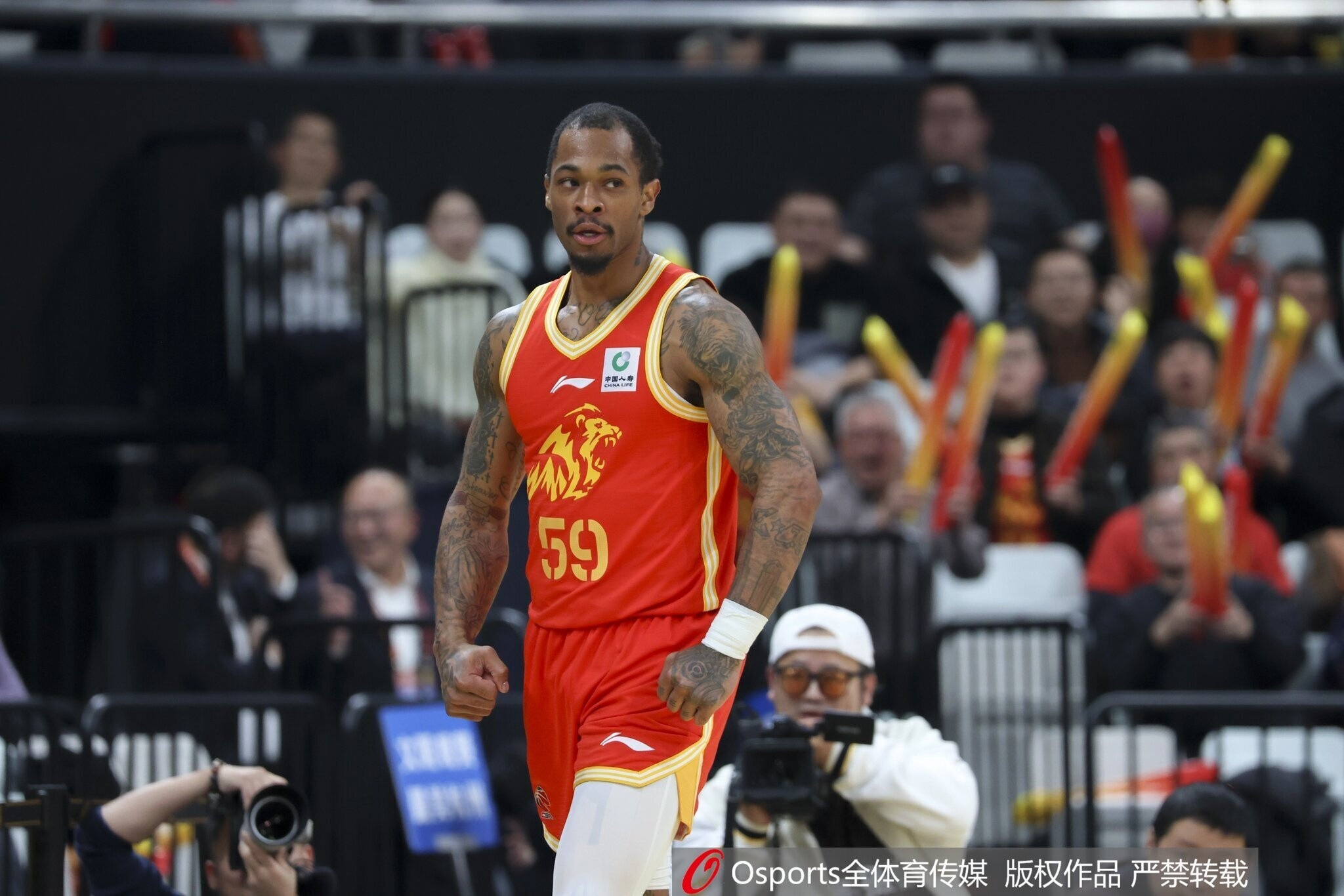 媒体人: 广厦造罚球率是新疆2.5倍 塔克一人20罚冲筐能力无与伦比