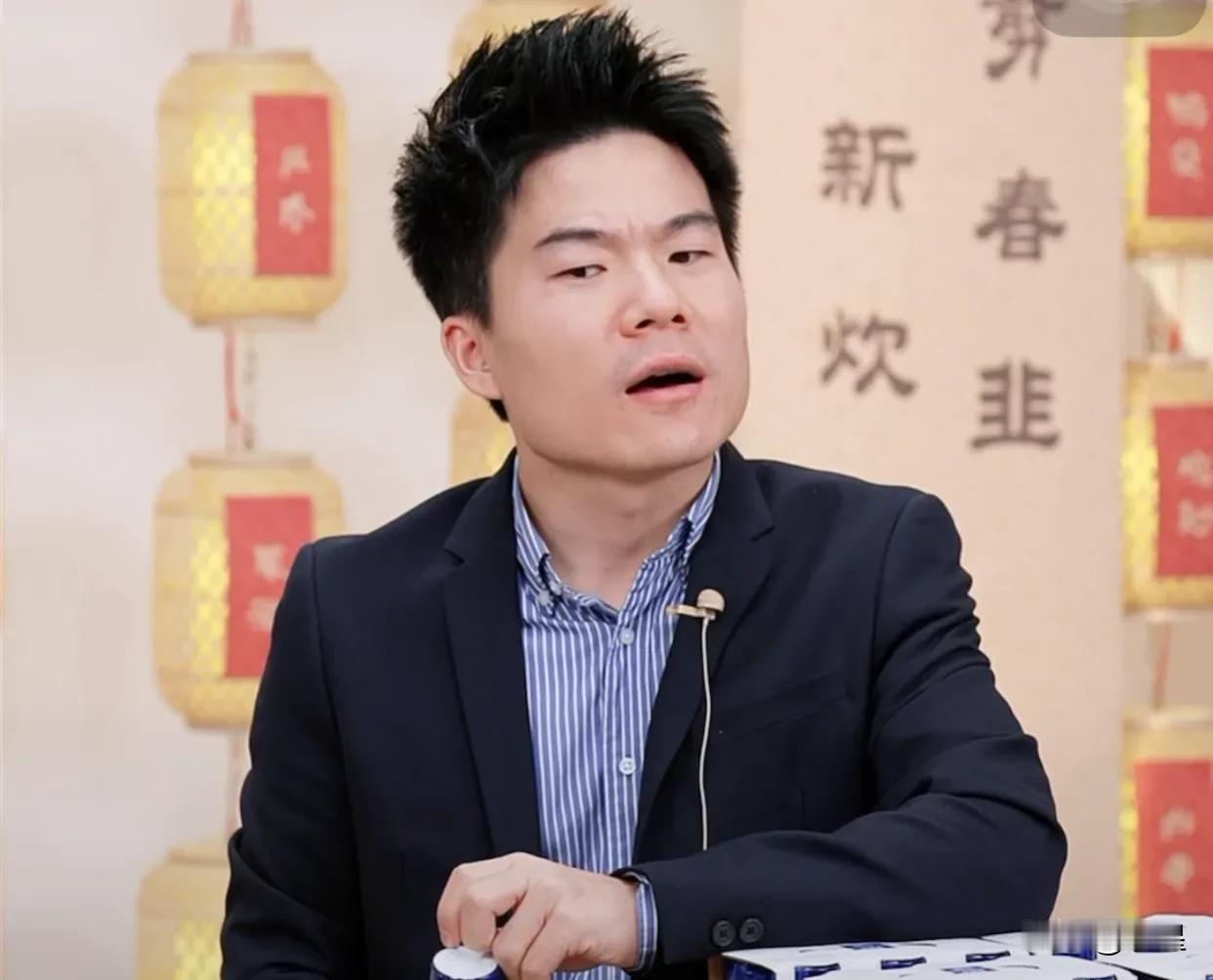 总有人好奇为什么动辄二十万人喜欢泡在董宇辉直播间或许是因为他能从牛肉串聊到