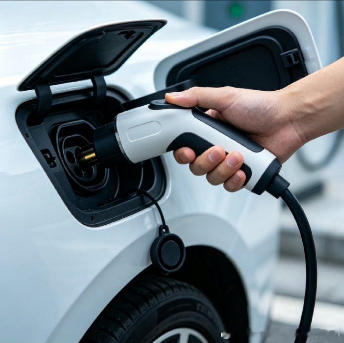 【电车买得起修不起】新能源车“买得起修不起”：日常保养虽省，但事故维修均价达油车