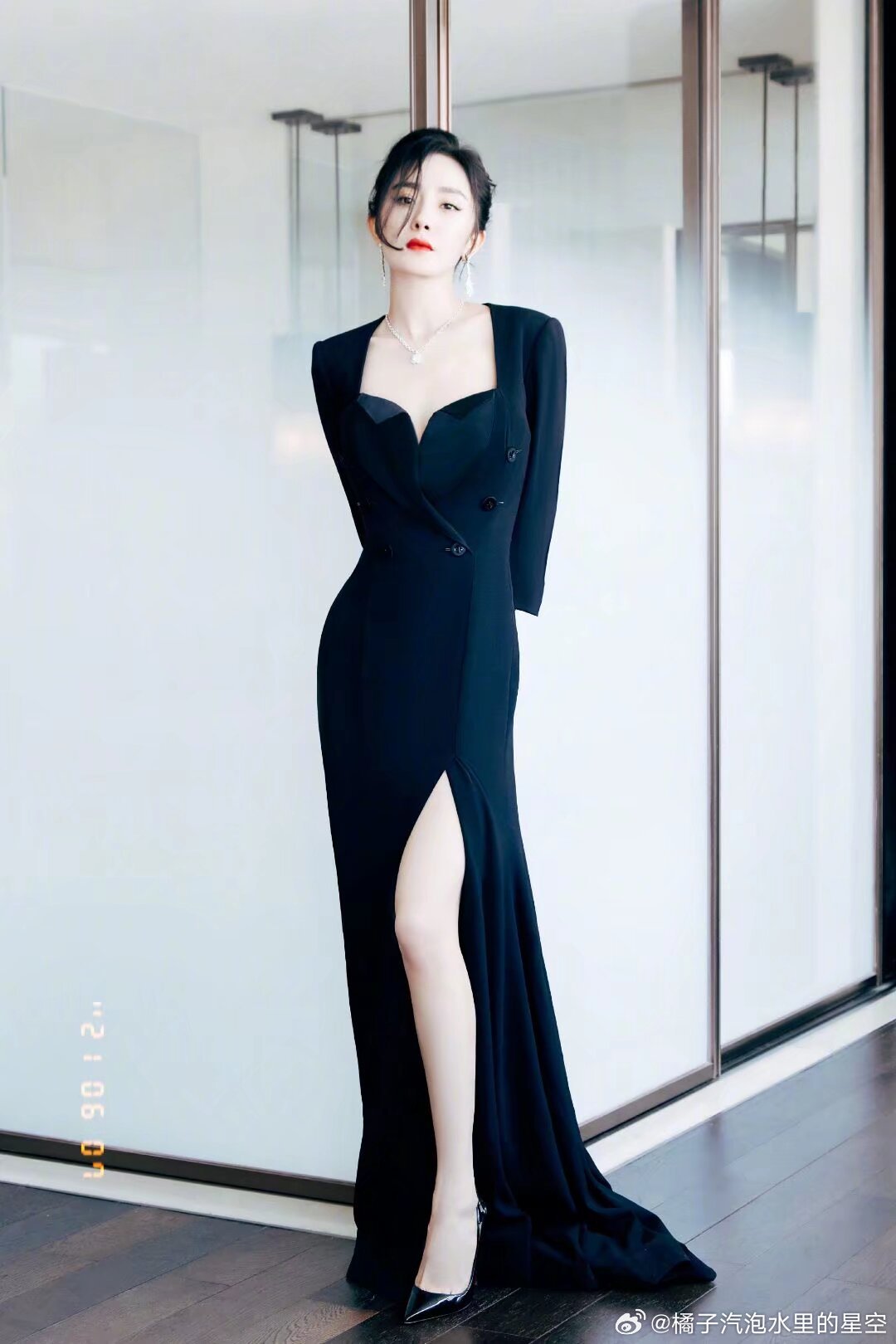杨幂🦊杨幂prada品牌代言人“别爆了，这个‘爆’这个词儿真的太吓人了，