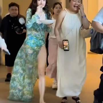 钟楚曦果然是广东人，拖鞋配盘子一看很广