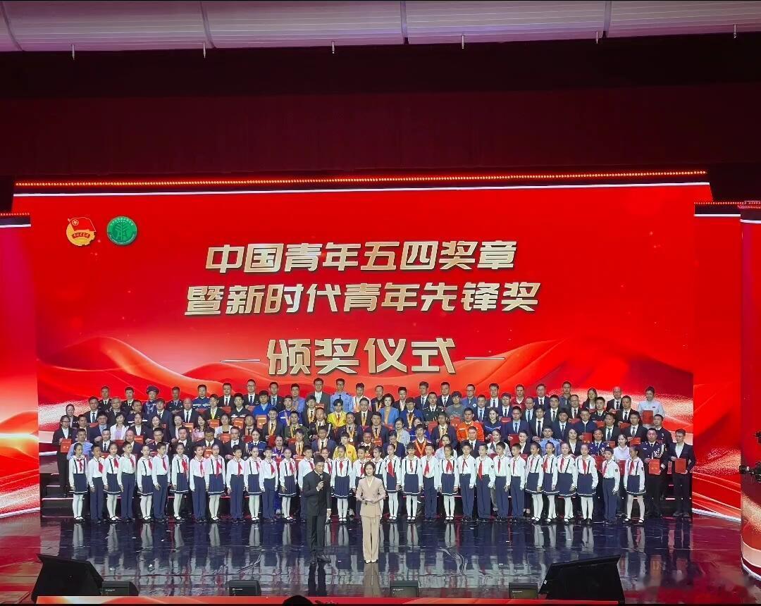 榜样的力量，优秀的孙颖莎！C位啊，我的莎莎！妥妥的中国青年榜样​​​